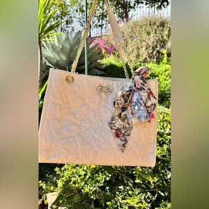 👜 Betsy Johnson Quilted Heart Tote with Gold Chain Straps & Floral Scarf